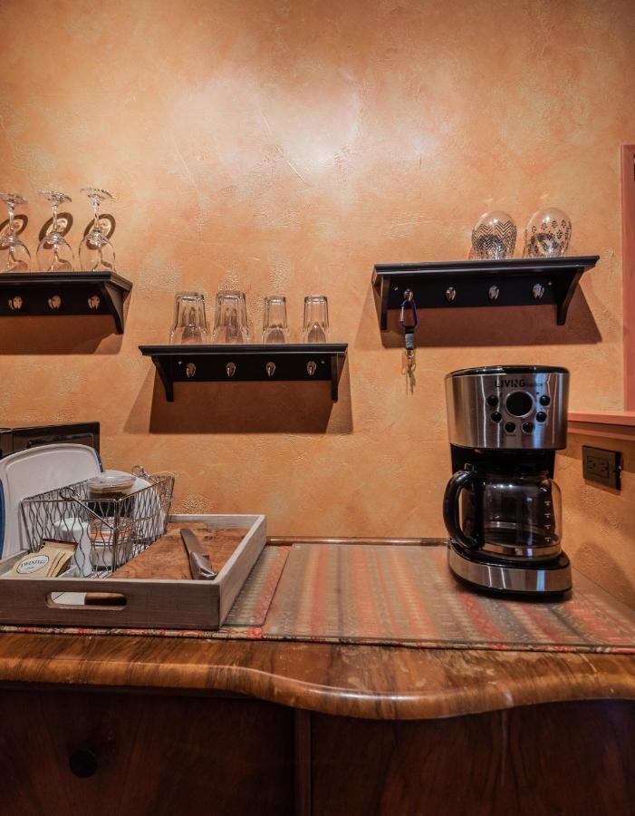 Salt Spring Carriage House Couette-café Ganges