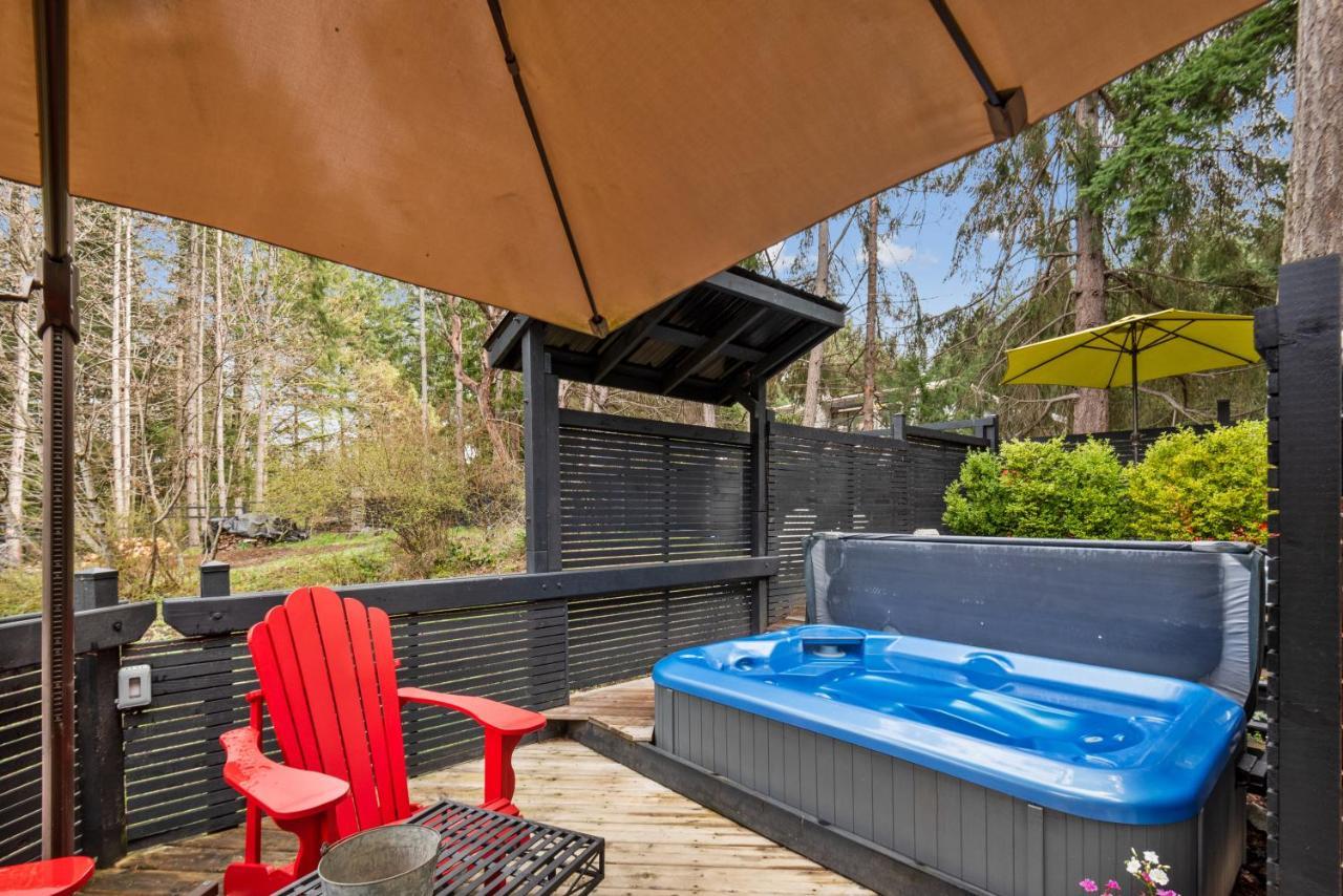Salt Spring Carriage House Couette-café Ganges
