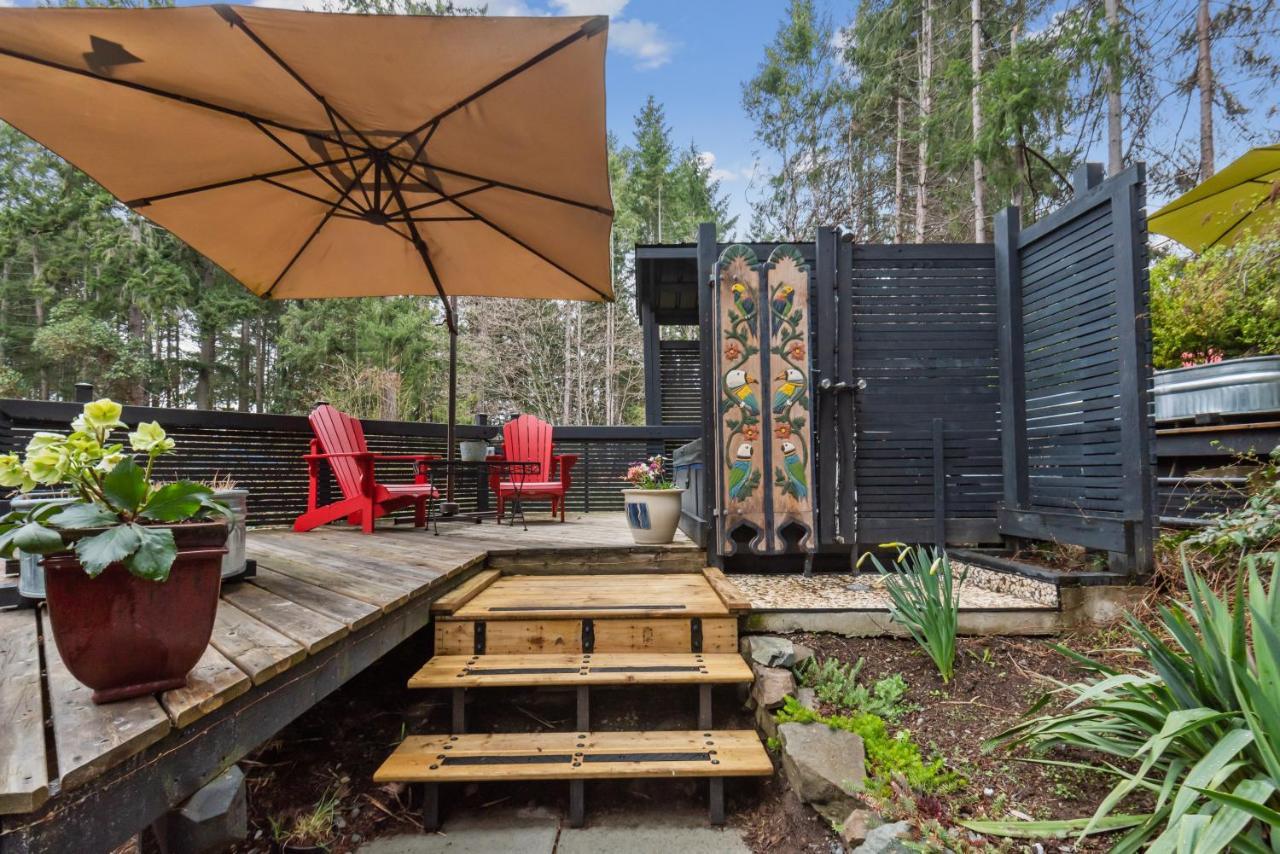 Salt Spring Carriage House 3*