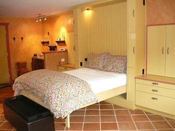 Salt Spring Carriage House 3* Ganges