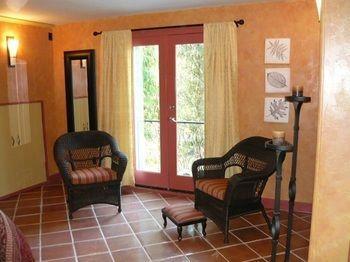 Salt Spring Carriage House 3* Ganges